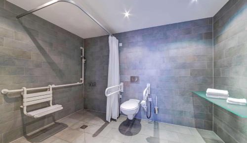 Queen Room - Mobility Access