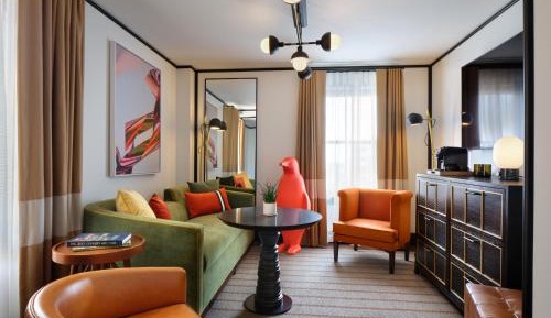 Deluxe King Suite with Roll-In Shower - Accessible