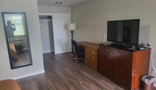 Deluxe Queen Studio 