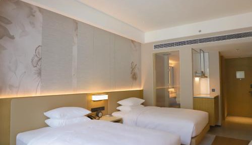 Deluxe Panorama Double Room with Two Double Beds and City View