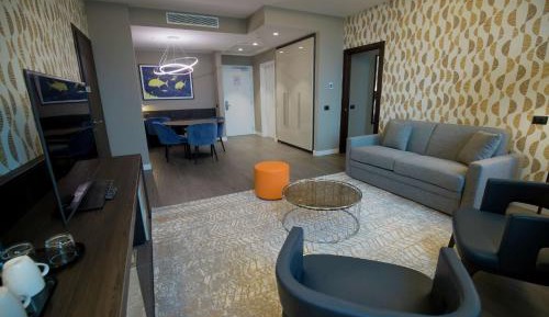 Deluxe King Suite with Sea View
