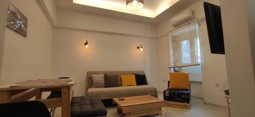 Classic One-Bedroom Apartment with King Bed