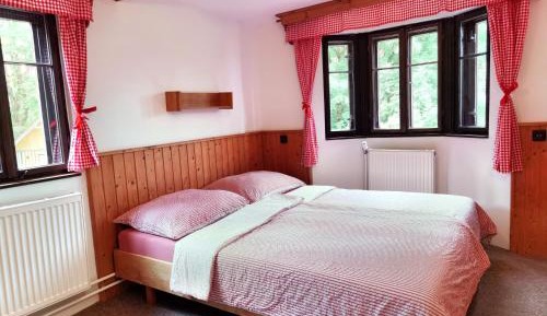 Double or Twin Room with Shared Bathroom
