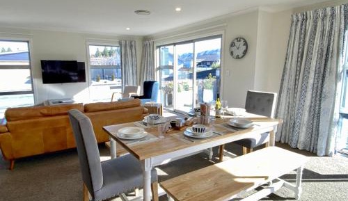 Three-Bedroom Holiday Home 