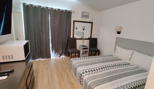 Deluxe Queen Suite