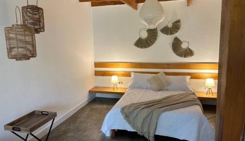 Deluxe Room (2 Adults + 1 Child)