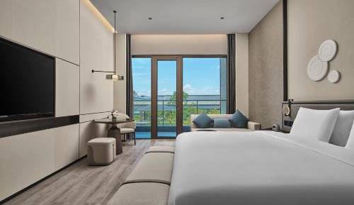 Standard King Room with Garden View
