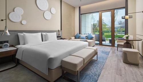 Premium King Room with Courtyard View