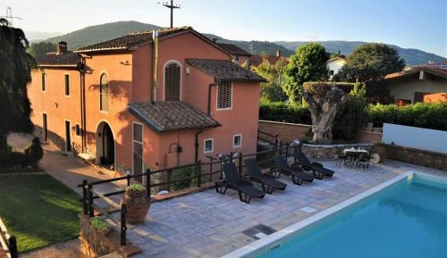 Villa with Garden View
