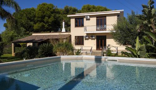 Villa with Garden View