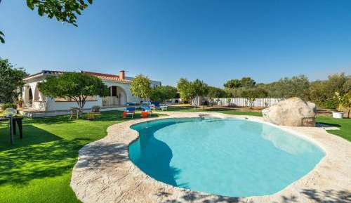 Villa with Garden View