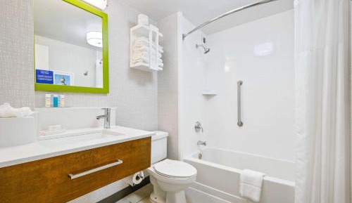 King Room with King Bed - Non-Smoking