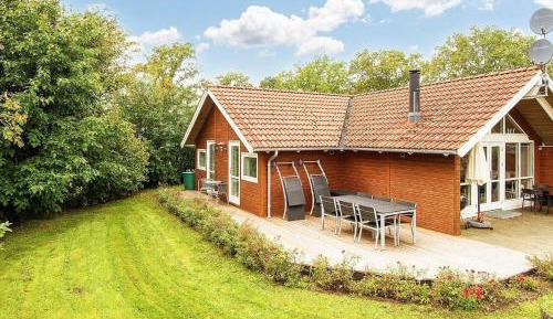 Three-Bedroom Holiday Home 
