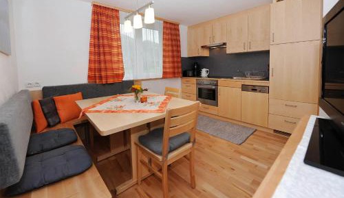 Two-Bedroom Apartment with Shower 