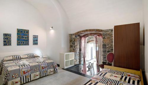 Superior One-Bedroom Apartment