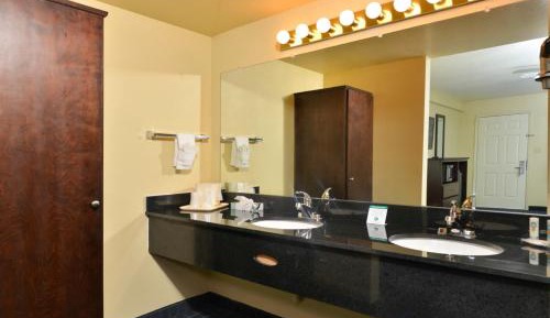 Standard King Room - Non-Smoking 