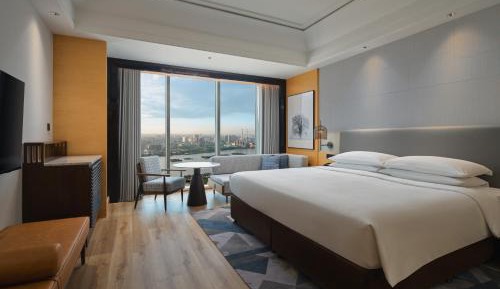 Superior King Room with River View