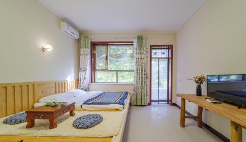 Family Room with Garden View