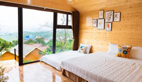 Family Room with Mountain View