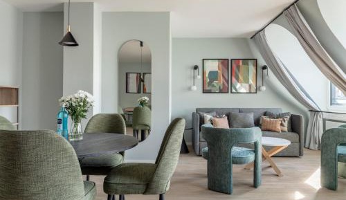 Extra Large Studio with Kitchenette and Sofa Bed