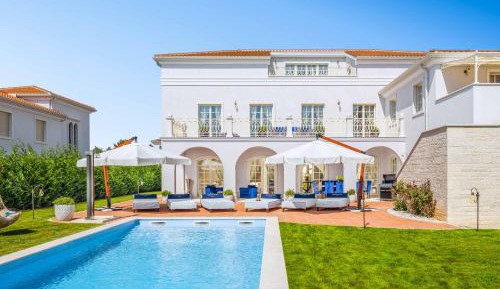 Six-Bedroom Villa 