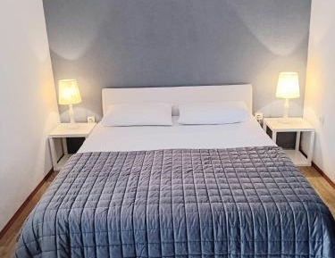 One-Bedroom Apartment - Sea Side