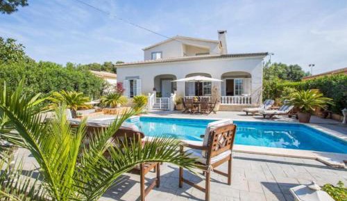 Villa with Garden View