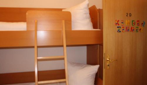 Family Room (2 Adults + 2 Children)