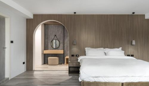 Superior King Suite