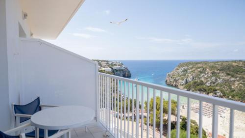 Double or Twin Room with Sea View