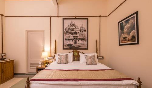Standard Queen Room