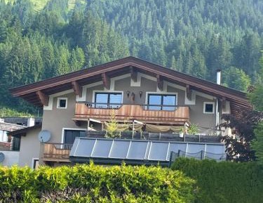 Studio with Balcony and Mountain View