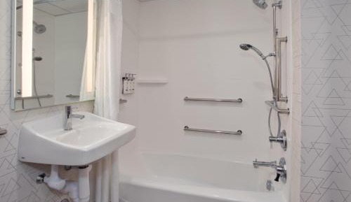 King Room - Mobility Access/Hearing Accessible