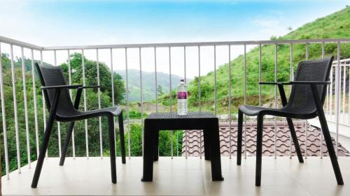 Family Room with Mountain View