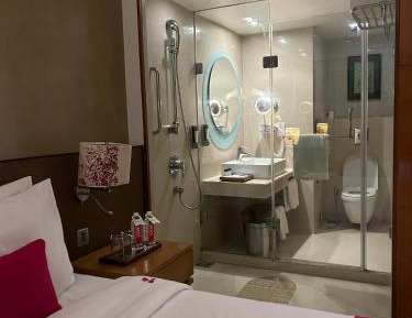 This apartment features 1 living room, 2 separate bedrooms and 2 bathrooms with a walk-in shower and free toiletries. In the fully equipped kitchen, guests will find a stovetop, a refrigerator, a dishwasher and kitchenware. Boasting a terrace with mountai