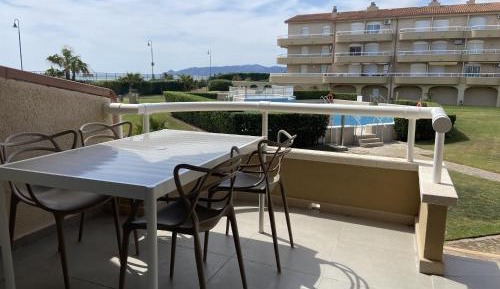 Apartment with Pool View 