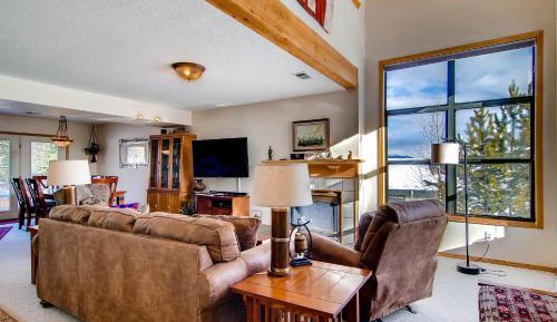 Four-Bedroom Holiday Home