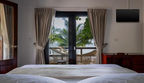 Deluxe Ocean Front 1 King Bed