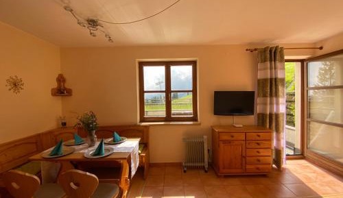 Apartment with Mountain View