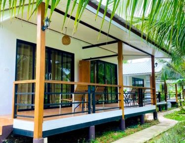 Queen Room with Garden View