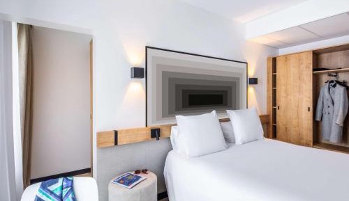 Standard Room with One Double Bed and One Single Bed