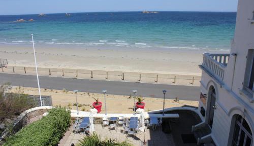 Two-Bedroom Apartment with Sea View