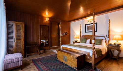 Suite with Mountain View