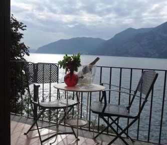 Apartment with Lake View