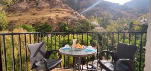 Apartment with Mountain View
