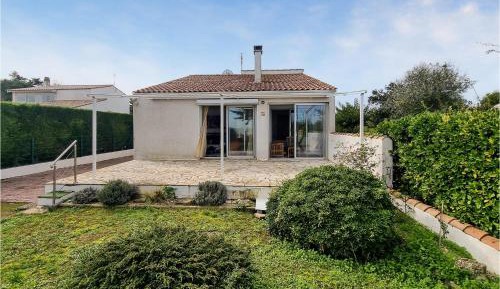 Three-Bedroom Vacation Home 