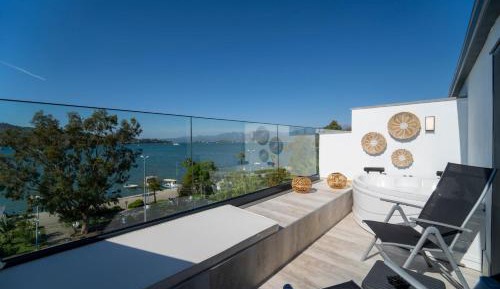 Deluxe Suite with Sea View