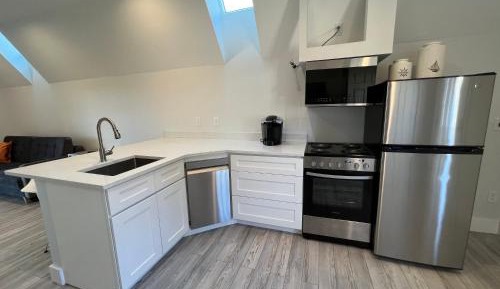 Apartment with Mountain View