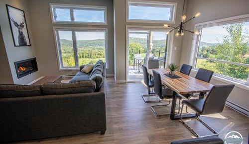 Apartment with Mountain View