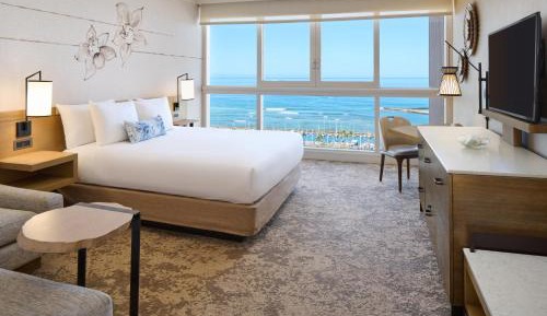 Oceanfront Harbor - King